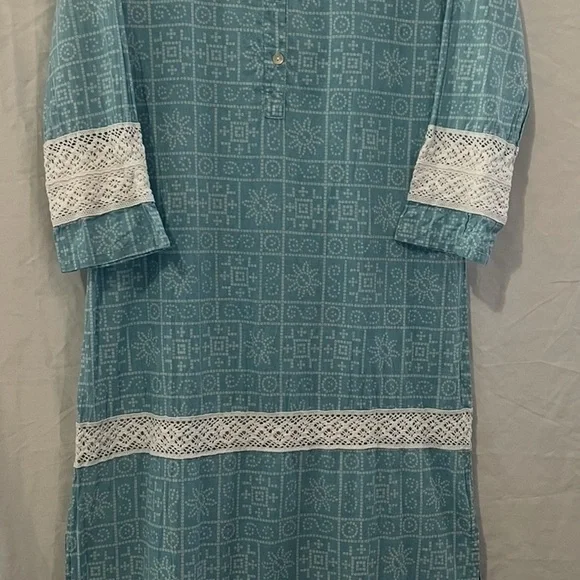 Elegant Blue and White Long Sleeve Dress - Picture 4 of 12